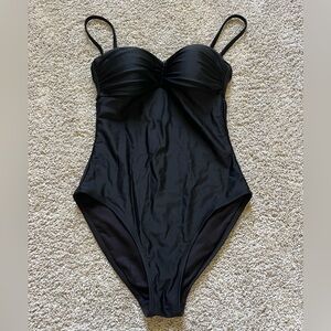 Old Navy Women’s One Piece Black Padded Swimsuit Size XS Removable Straps